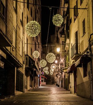 Verlichte straat in Palma de Mallorca bij Kerstmis van Alex Winter