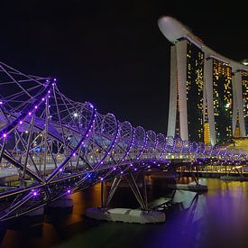 Marina Bay Sands mit Helix-Brücke von Martin de Hoog