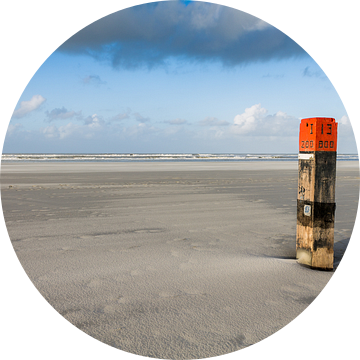 Strandpaal strand Ameland van Nicole Nagtegaal