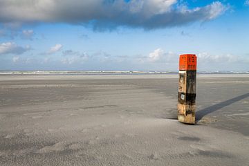 Strandpaal strand Ameland van Nicole Nagtegaal
