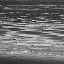 Zonsondergang Strand Houlgate Normandië in zwartwit van Watze D. de Haan thumbnail