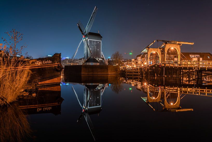 Love at De Put and the Rembrandt Bridge by Jeroen de Jongh
