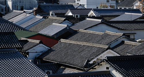 Traditionelle japanische Ziegeldächer in Kurashiki, Japan