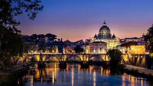 Engelenbrug met Sint Pietersbasiliek bij ondergaande zon