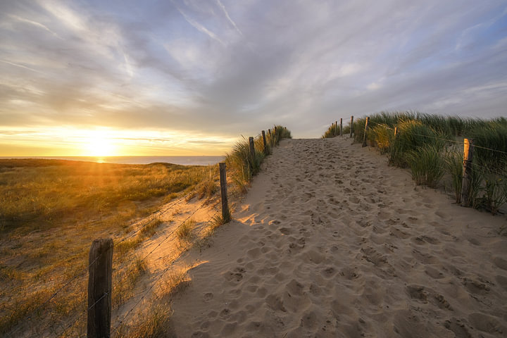 Strand, zee en zon....gek op de kust van <span class="secondary-font">Dirk van Egmond</span>