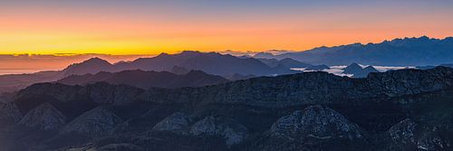 Panorama en zonsopkomst Mirador del Fitu, Asturië, Spanje