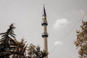 Minaret en moskee in een Turks dorpje van Christa Stories