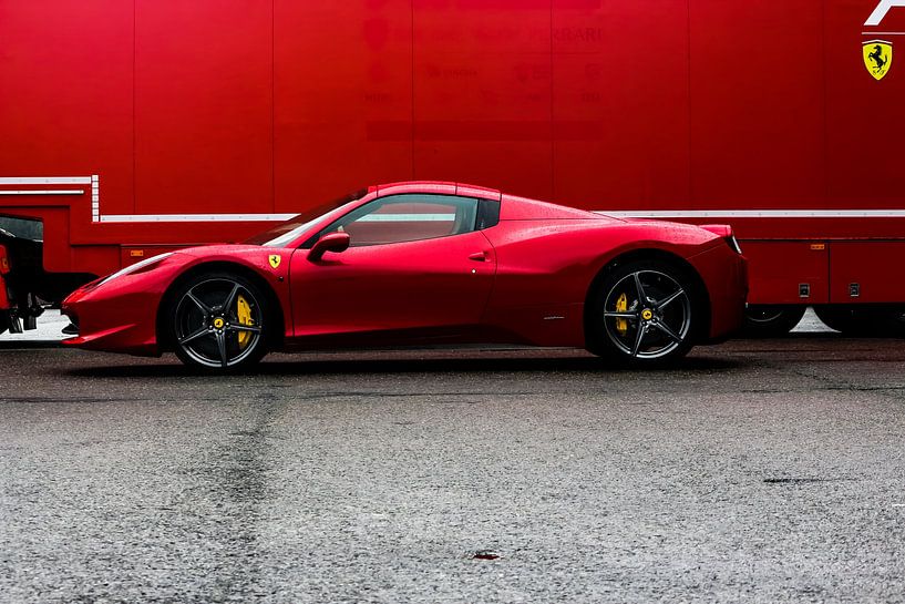 Ferrari rouge par Kevin Essers