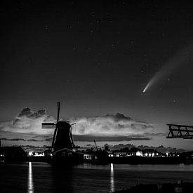 La comète Neowise au-dessus des Zaanse Schans sur Friso Kooijman
