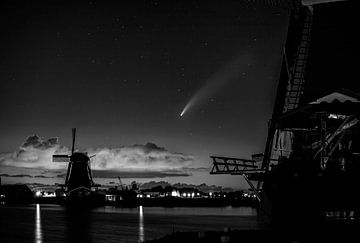 Komeet boven Nederland van Friso Kooijman