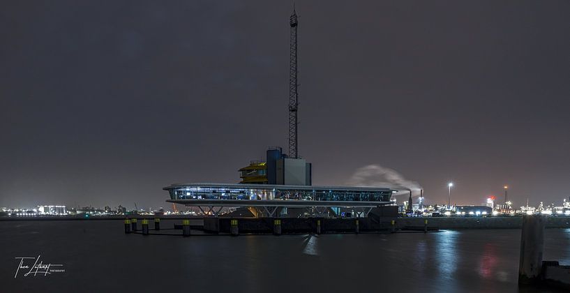 Botlek traffic centre by Thea Luthart