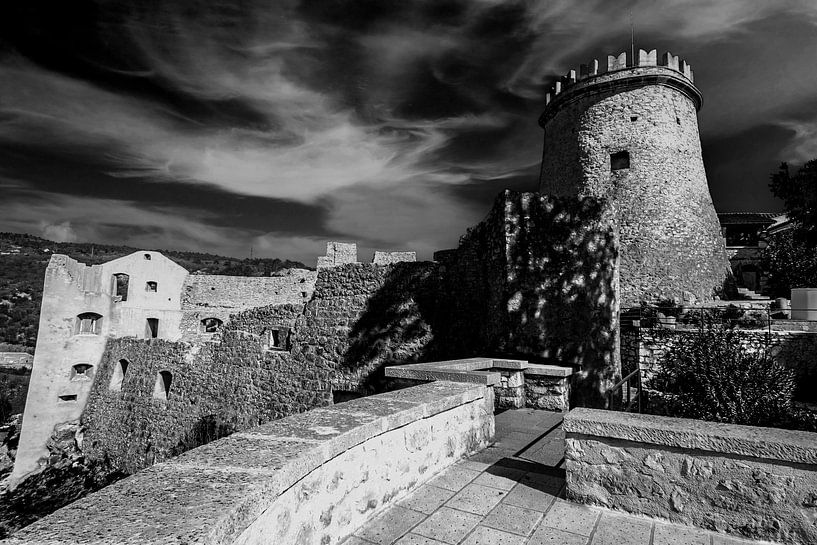 BLACK AND WHITE : CASTLE TRSAT - RIJEKA by Photoart-Naegele