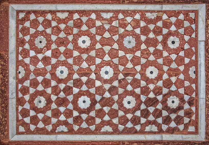 Wunderschöne Marmorgravuren auf dem Graft Tempel von Akbar, Agra, Indien. von Tjeerd Kruse