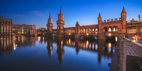 Berlijn Oberbaumbrücke Panorama Blauw Uur