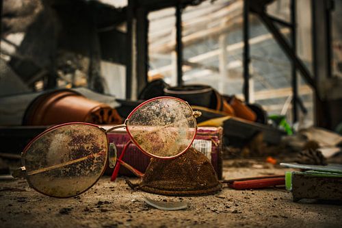 Forgotten memories - Abandoned glasses in a lost place