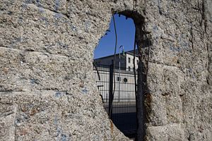 Door de Scheur van de Tijd – Resten van de Muur. Berlijn.