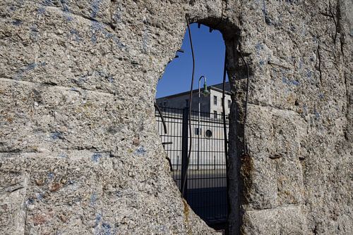 Durch den Riss der Zeit – Überreste der Mauer. Berlin.