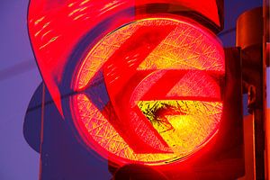  Traffic lights switched to red at dusk, Bremen, Germany, Europe I Red Traffic light at Dusk, Bremen