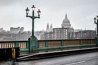 southwark brug in londen met zicht op St Paul's Kathedraal van Eric van Nieuwland thumbnail