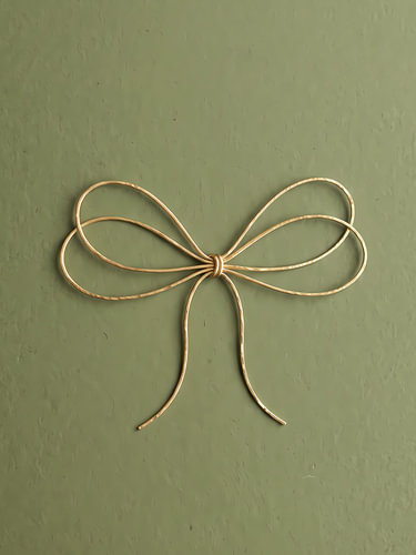 Élégant nœud doré sur fond vert sauge – Décoration murale minimaliste de Noël