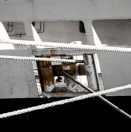 Moored in the harbor... by scheepskijkerhavenfotografie