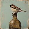 Nature morte au moineau domestique - Oiseau sur bouteille dans des tons neutres sur Thea