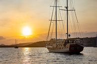 Gulet-Segelboot auf See bei Sonnenuntergang in der Türkei von Michiel Ton Miniaturansicht