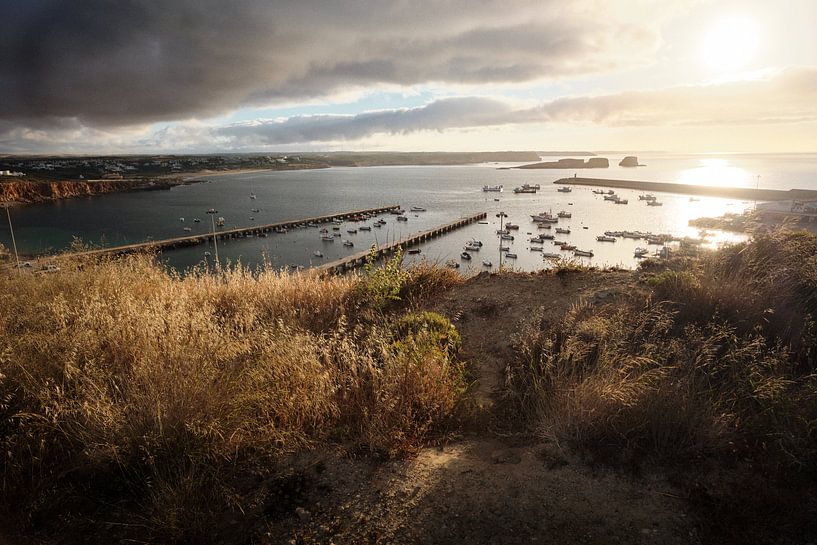 Lever de soleil sur le port de pêche de Sagres par Karel Ham