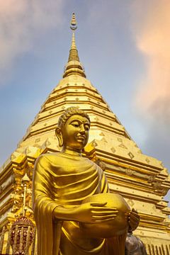 Gouden Boeddha in Bangkok van Rick Van der Poorten