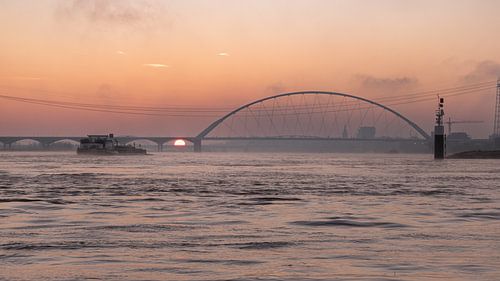 Hoog water op de rivier de Waal