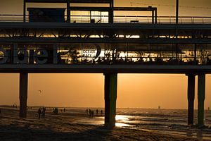 De Scheveningse Pier in avondgloed