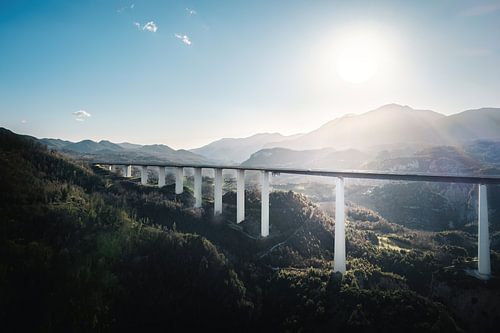 Pont dans un paysage italien