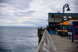 Pêcheurs sur la jetée - Campbell River, Canada sur Arne Pyferoen