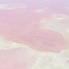 Roze water in het zoutmeer van Torrevieja, Spanje van Anki Wijnen