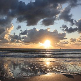 Sunset at Zoutelande by Zeeland op Foto