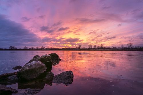 Zonsondergang bij de Maas in Afferden