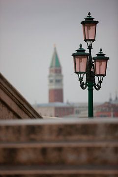 venetian street lamp van Andreas Müller