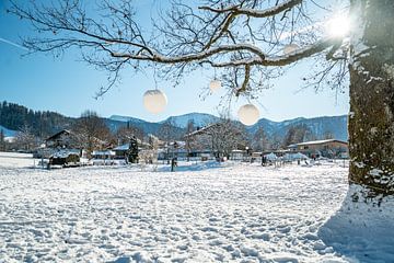 Oberstaufen Park in de winter met uitzicht op de Hochgrat van Leo Schindzielorz