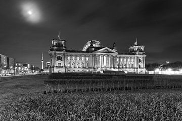 Reichstaggebouw bij nacht