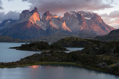 Die Morgensonne auf den Bergen in Patagonien