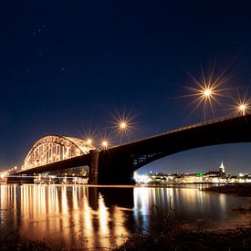 Waalbrücke Nijmegen bei Nacht von Nicky Kapel