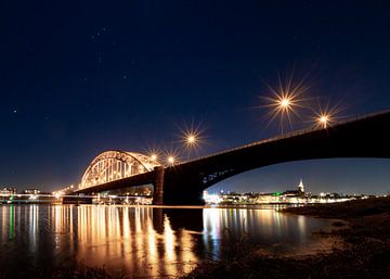 Waalbrücke Nijmegen bei Nacht