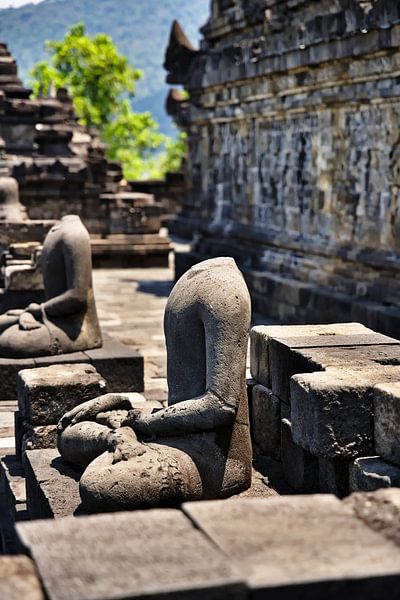 Between light and shadow, the wisdom of Borobudur by Frank Photos