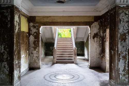Escalier en béton abandonné.