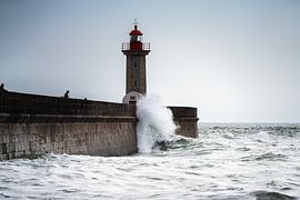Coastal Clash, Leuchtturm von Felgueiras von Piermarco Raimondo