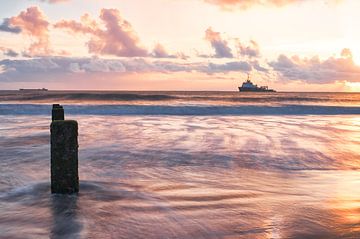 Lange belichting van de zonsondergang aan de Noordzee van Madleen Sophie