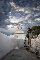 Magische Wolken über dem griechischen Santorini
