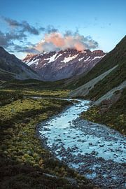 Nieuw-Zeeland Mount Cook in Hooker Valley van Jean Claude Castor