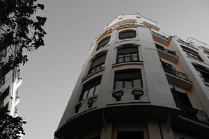 Madrid - Appartementhaus orange Farbe