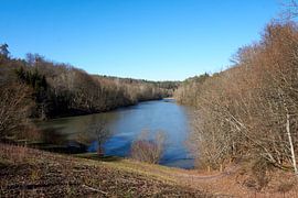 Schöner Ausblick auf einen See an der Sulzbachtalsperre im Schwarzwald von creativcontent